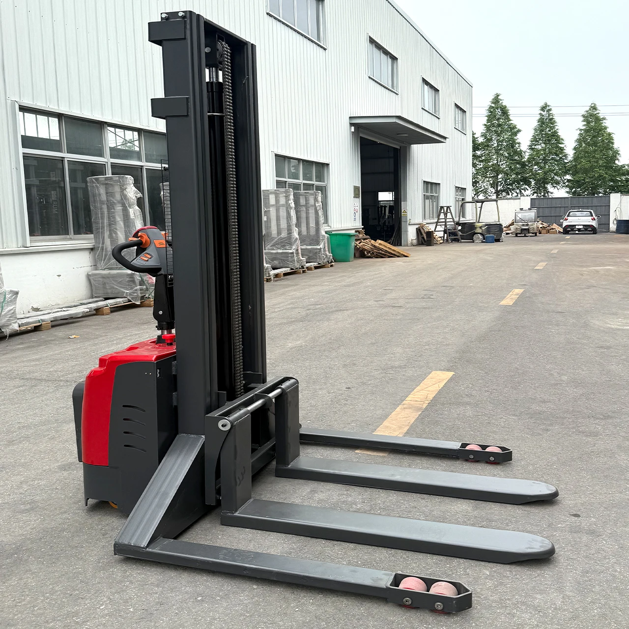 

YG Customized Chinese Small Walking Electric Stacker Hydraulic Manual Forklift Counterbalance Electric Reach Stacker 1.5 Ton 2 T