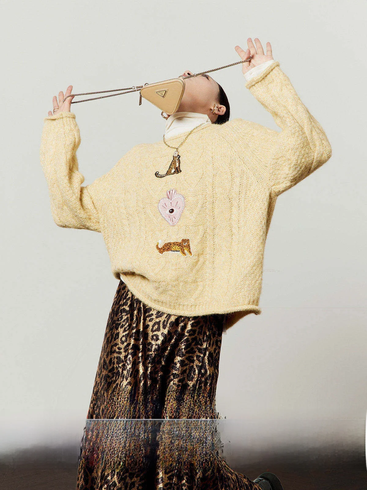 

Желтый вязаный свободный повседневный свитер с круглым вырезом для женщин, новинка весенней коллекции, удобный, дышащий, в стиле ретро-винтаж, модный топ