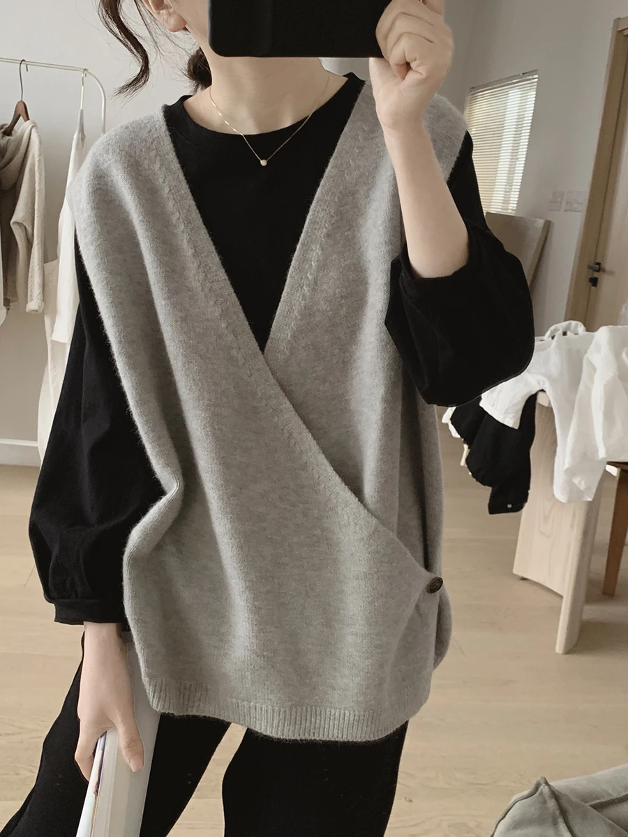 Loose Fit Korean Style V-Neck Sleeveless Knitted Vest Asymmetrical Design Simple Minimalist Autumn Winter Women's Top