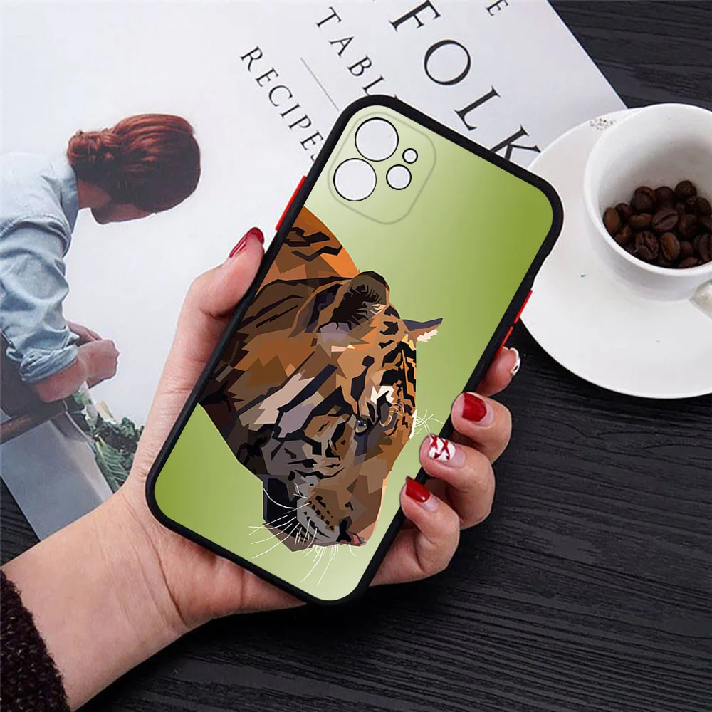 Phone Case For iPhone 15 Pro Max 14 7 8 6s Plus SE 11 12 13 X XR XS Tiger Pattern King Camera Protection Translucent Black Cover