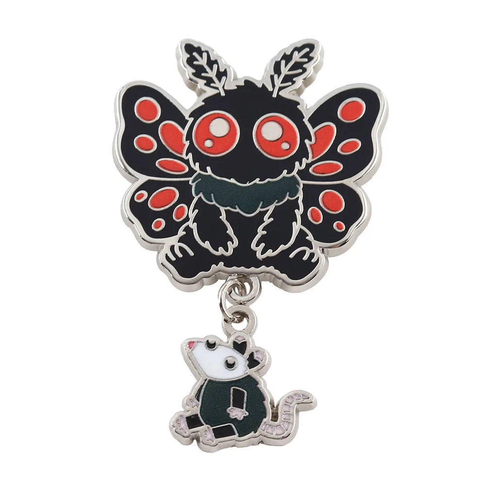 Lustige Chibi-Mothman-Emaille-Pins, kreative niedliche Kryptid-Broschen mit hängendem Opossum, skurriles Monster-Abzeichen mit roten Augen, Anstecknadel-Geschenk – Detail 1