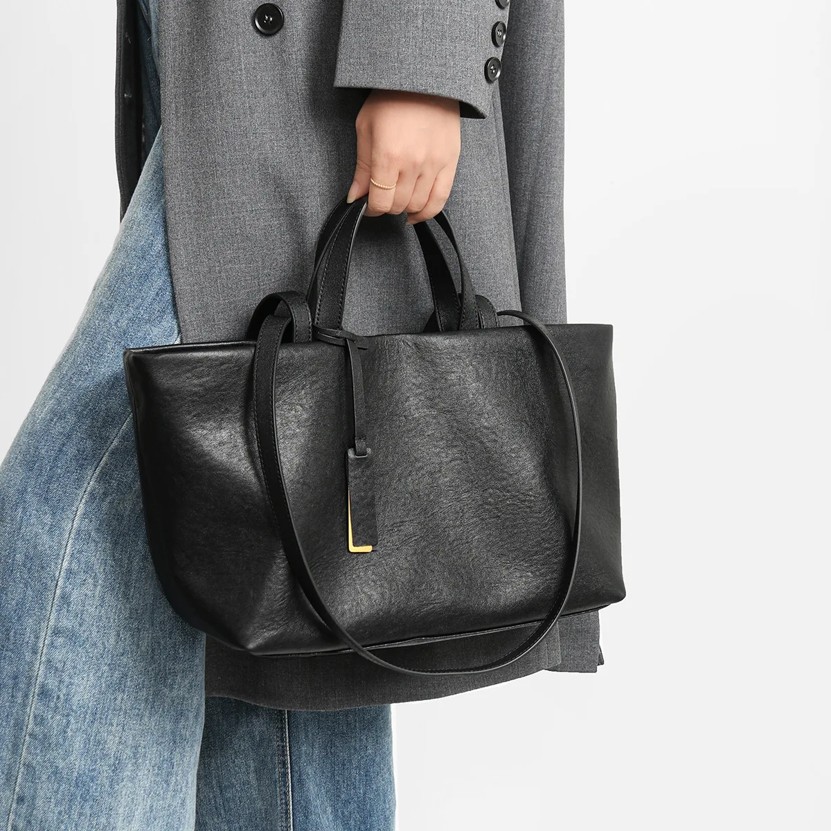 

Новая женская сумка из натуральной кожи, модная нишевая дизайнерская сумка высокого качества из воловьей кожи, универсальная женская сумка в стиле ретро с темпераментом