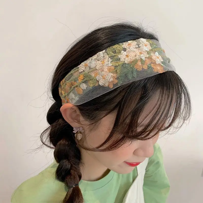 Besticktes Mesh-Stirnband mit exquisiter Blumenstickerei und weichem, atmungsaktivem Stoff, perfekt für Brautveranstaltungen und den täglichen Gebrauch. – Detail 4