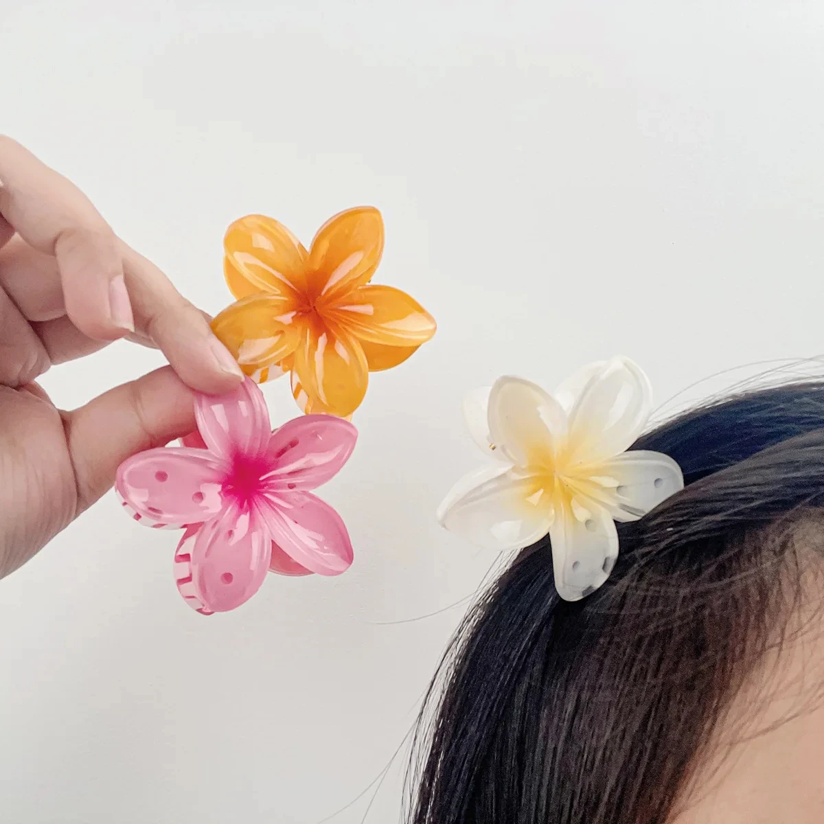 2pcs 4cm Small Hairpin Hair Claw Clip Hairwear Bohemia Colored Plumeria Flower Acrylic Hair Clip Women Girls Sweet Hairpin