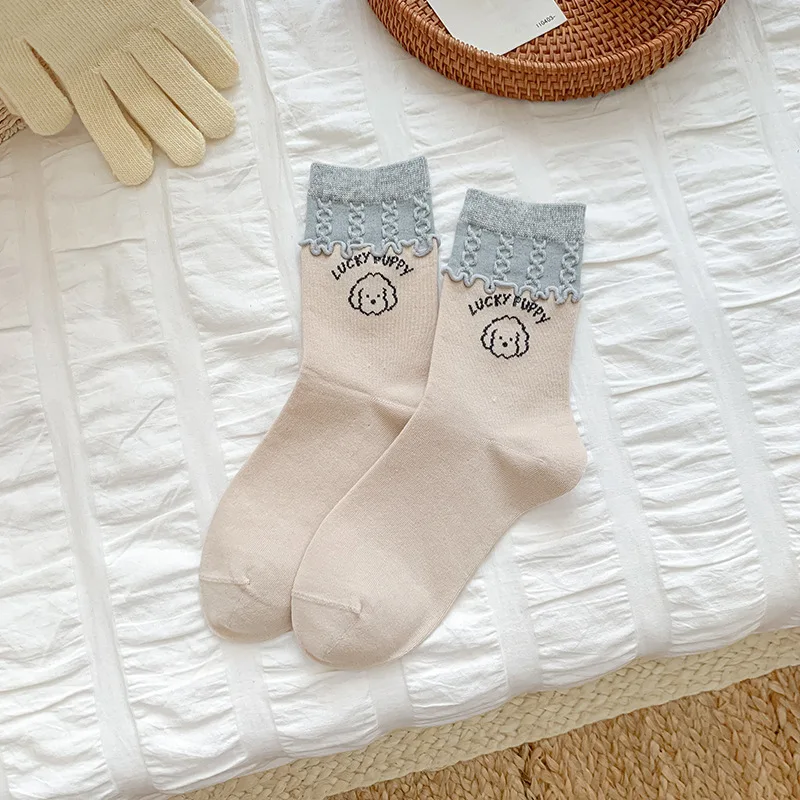 Kaos kaki anjing kartun wanita 2025 musim gugur baru, kaos kaki renda Jepang setinggi betis, kaos kaki panjang warna-warni serbaguna modis