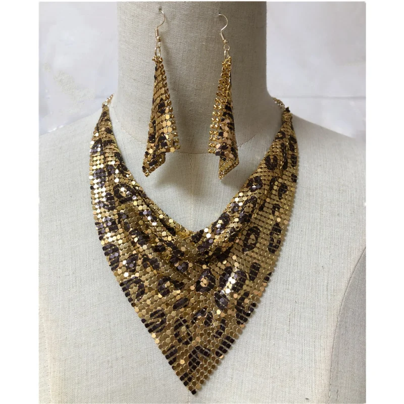 New Fashion Jewelry Accessories Retro Triangle Silk Scarf Necklace Set Earrings Earrings For Women Jewelry Wholesale Gifts