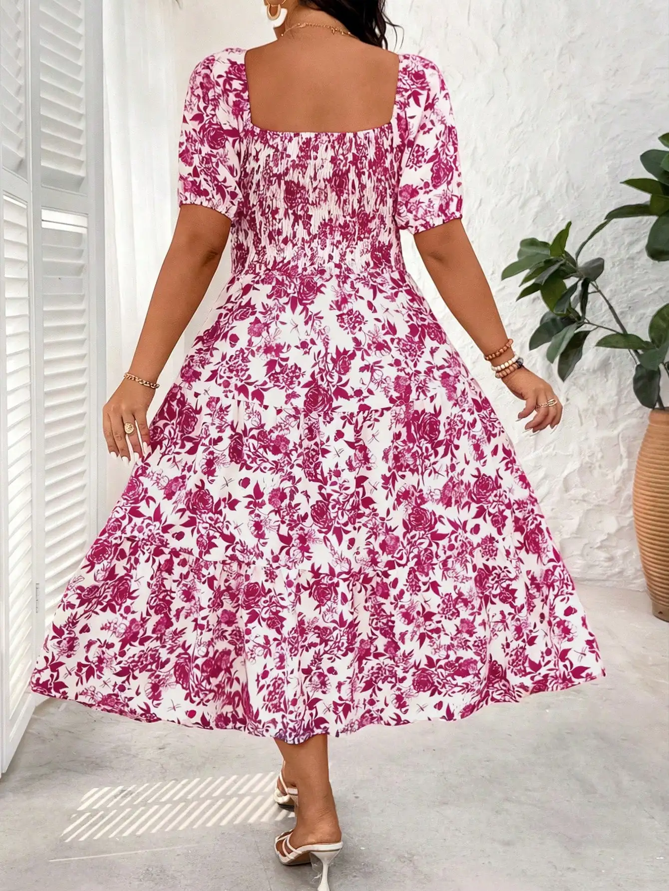 

Повседневное летнее платье миди больших размеров с квадратным вырезом и цветочным принтом