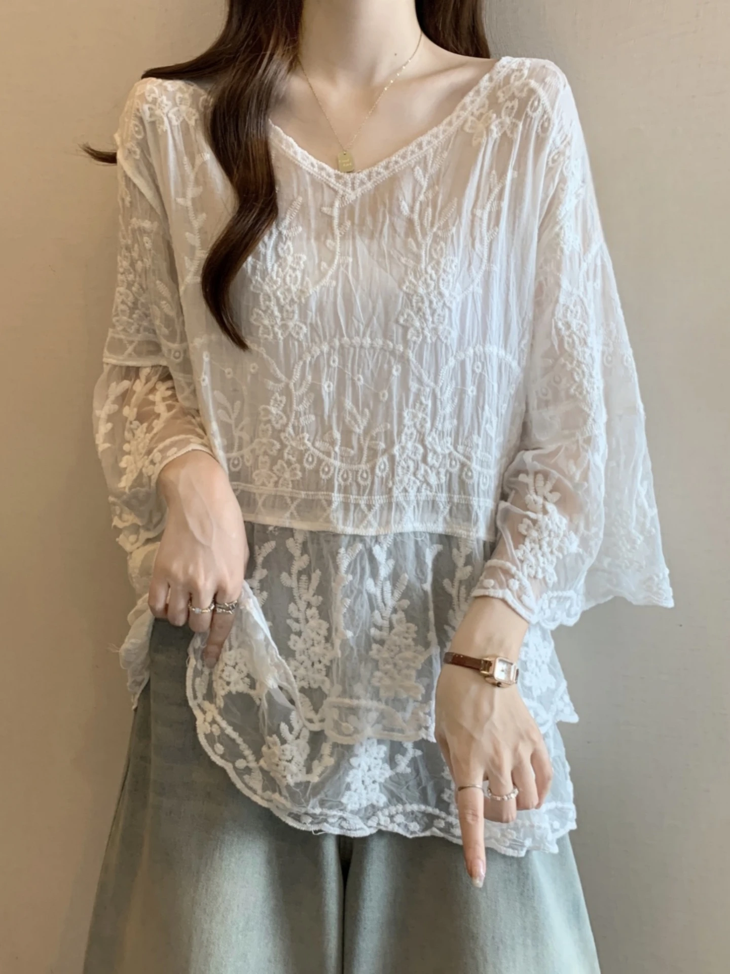 plus Size Women's V-Neck Sleeveless Lace Floral Shirt Air Conditioning Cover up Summer Loose Fit Korean Style Commute Shirt