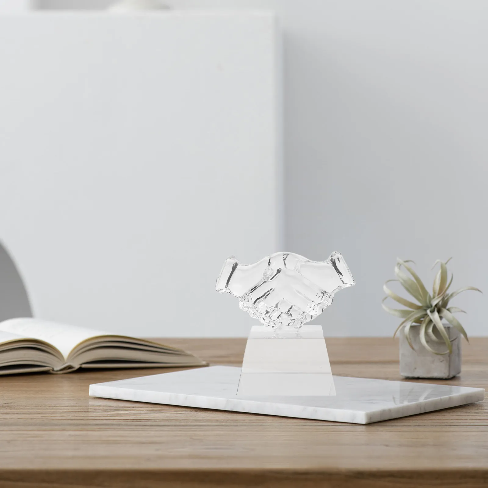 Crystal Trophy Clear Cartoon Handshake Sculpture Teamwork Award Kids Sports Event Winner Prize Party Favor Desktop Decoration