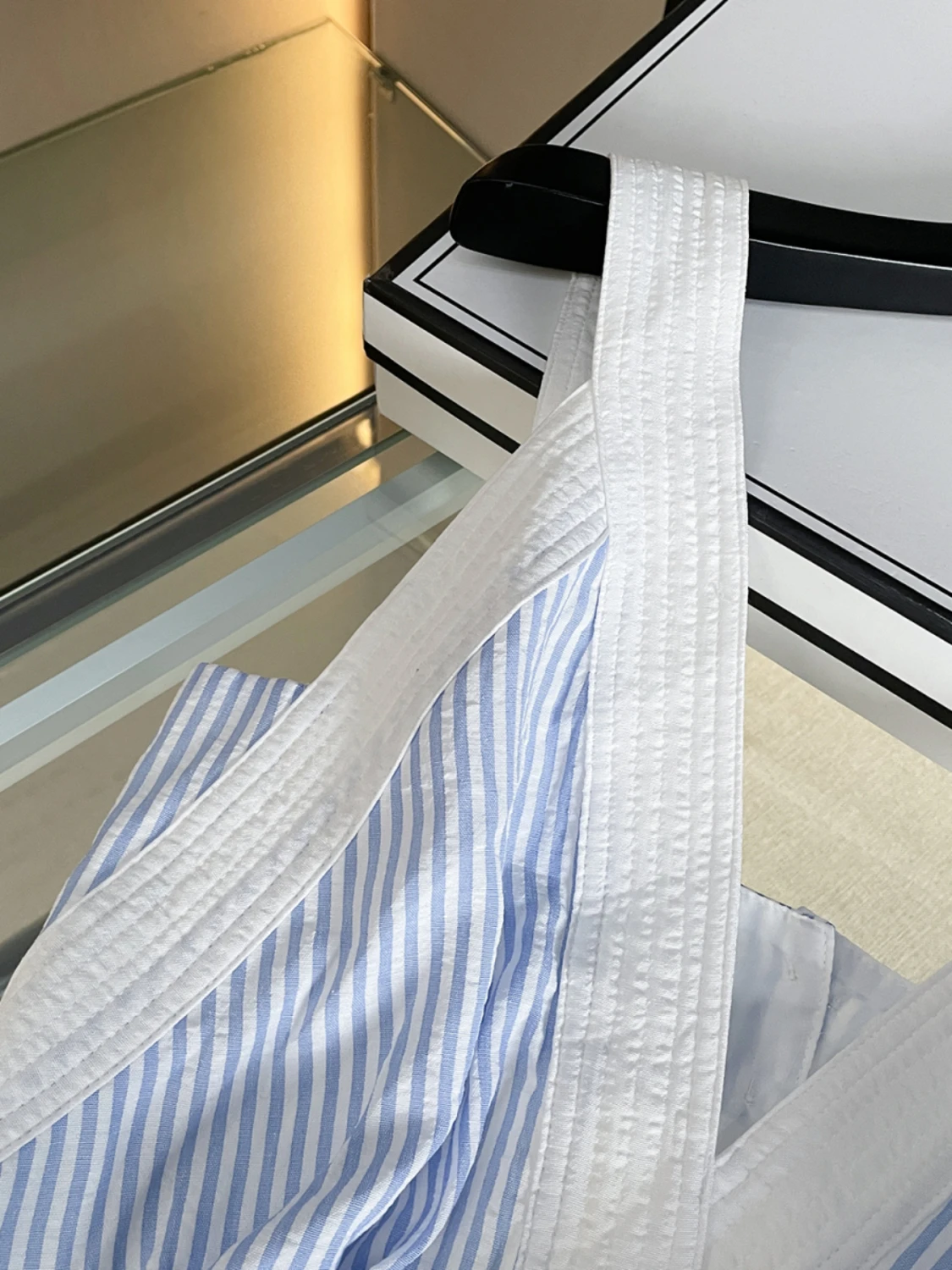 Fre Sle Vネックストライプストラップ付きハイウエストロングスカート レディース 夏 2025 快適で通気性のあるガウン