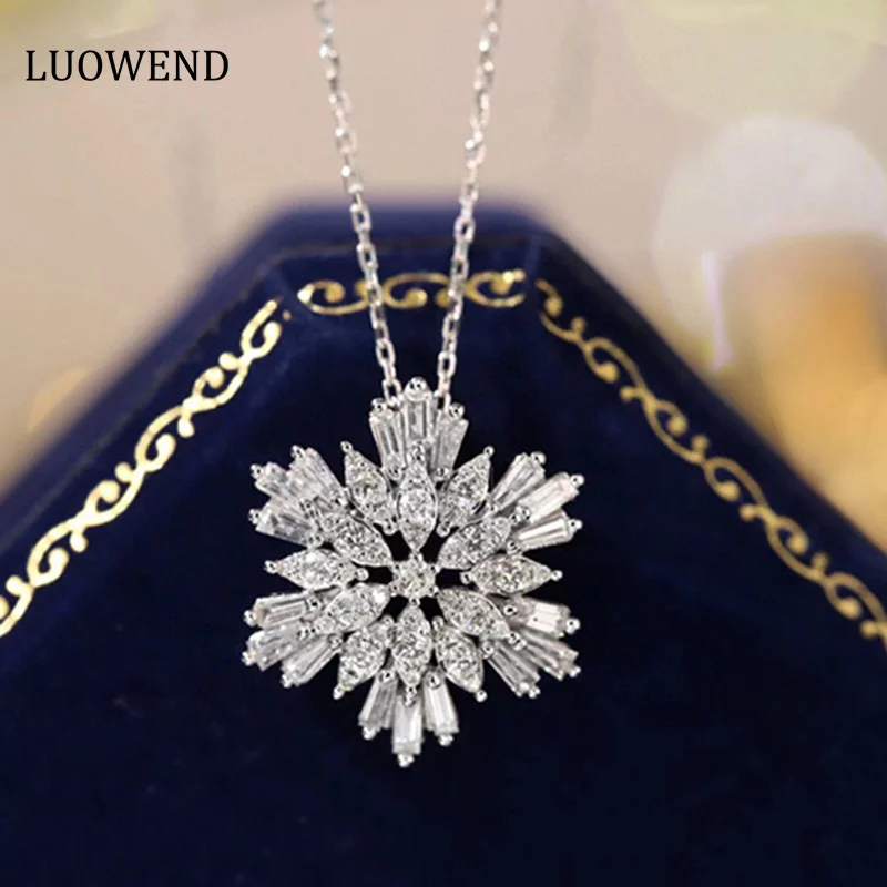 

LUOWEND 18K White Gold Necklace Luxury 0.70carat Real Natural Diamond Pendant Necklace for Women Romantic Snowflake Design