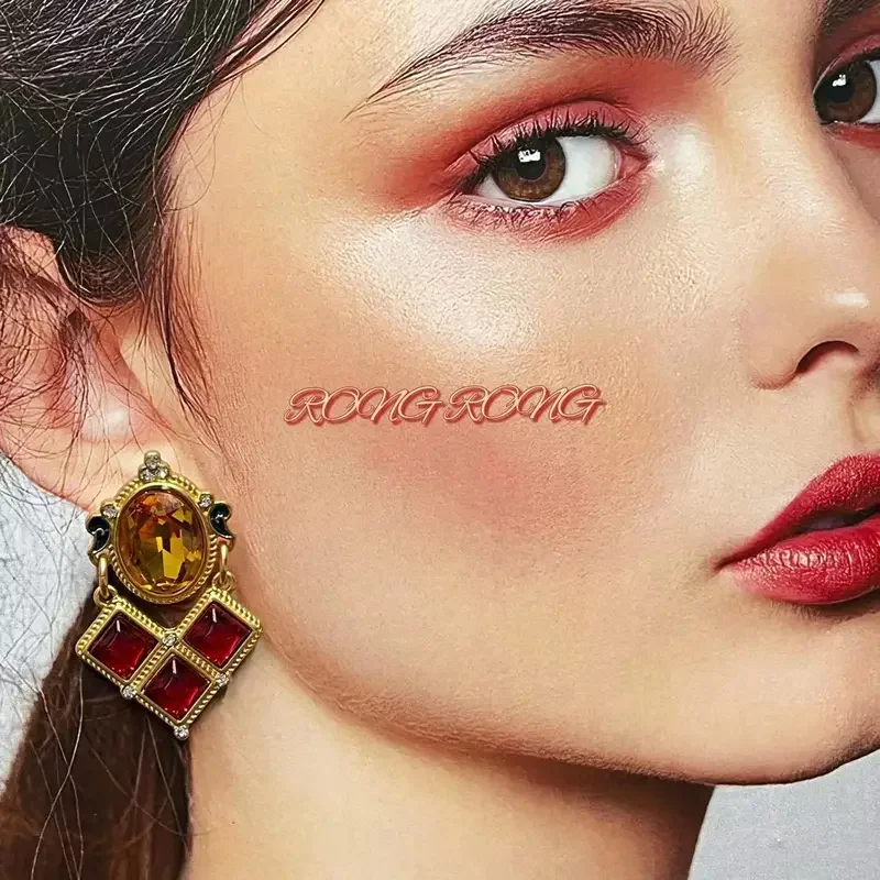 Set perhiasan mewah cahaya royal kalung anting geometris ruby alami desain niche Eropa Tengah