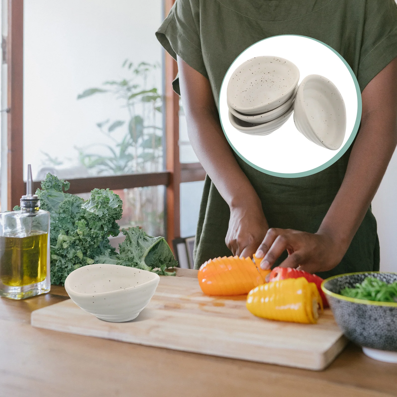 

4Pcs Japanese Style Ceramic Dipping Sauce Bowls Mini Soy Sauce Plates for Sushi Vinegar Bbq Condiments Versatile Small Ceramic