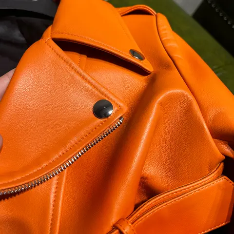 Beskuren läderjacka för kvinnor Orange äkta fårjacka i läder i motorstil, moderiktig jacka 10 best sales orange jacka för kvinnor - №10