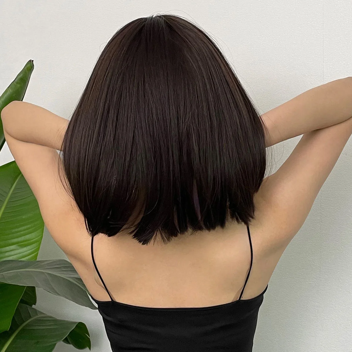 Short Black Synthetic Wig Natural Fringe Straight Bob Short Music Festival Party Cosplay Daily Use Full Head Cover image 4