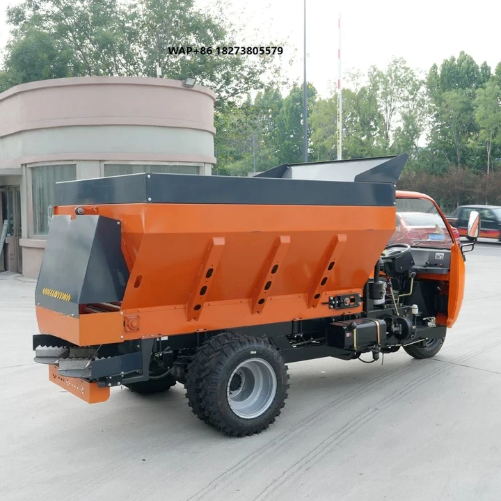 Multifunctional 4 CBM Pulled Manure Spreader Fully Automatic Truck Mounted Manure Spreader Hydraulic Manure Treatment Equipment