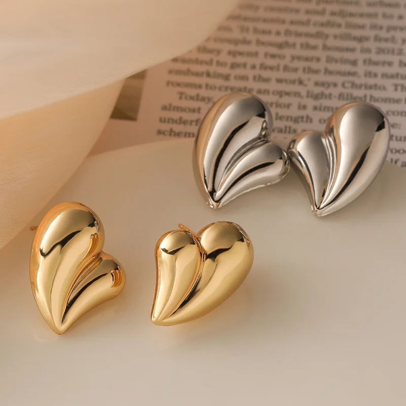 

European American Simple Copper Gold-Plated Plain Heart Earrings for Women with Unique Design and Personality
