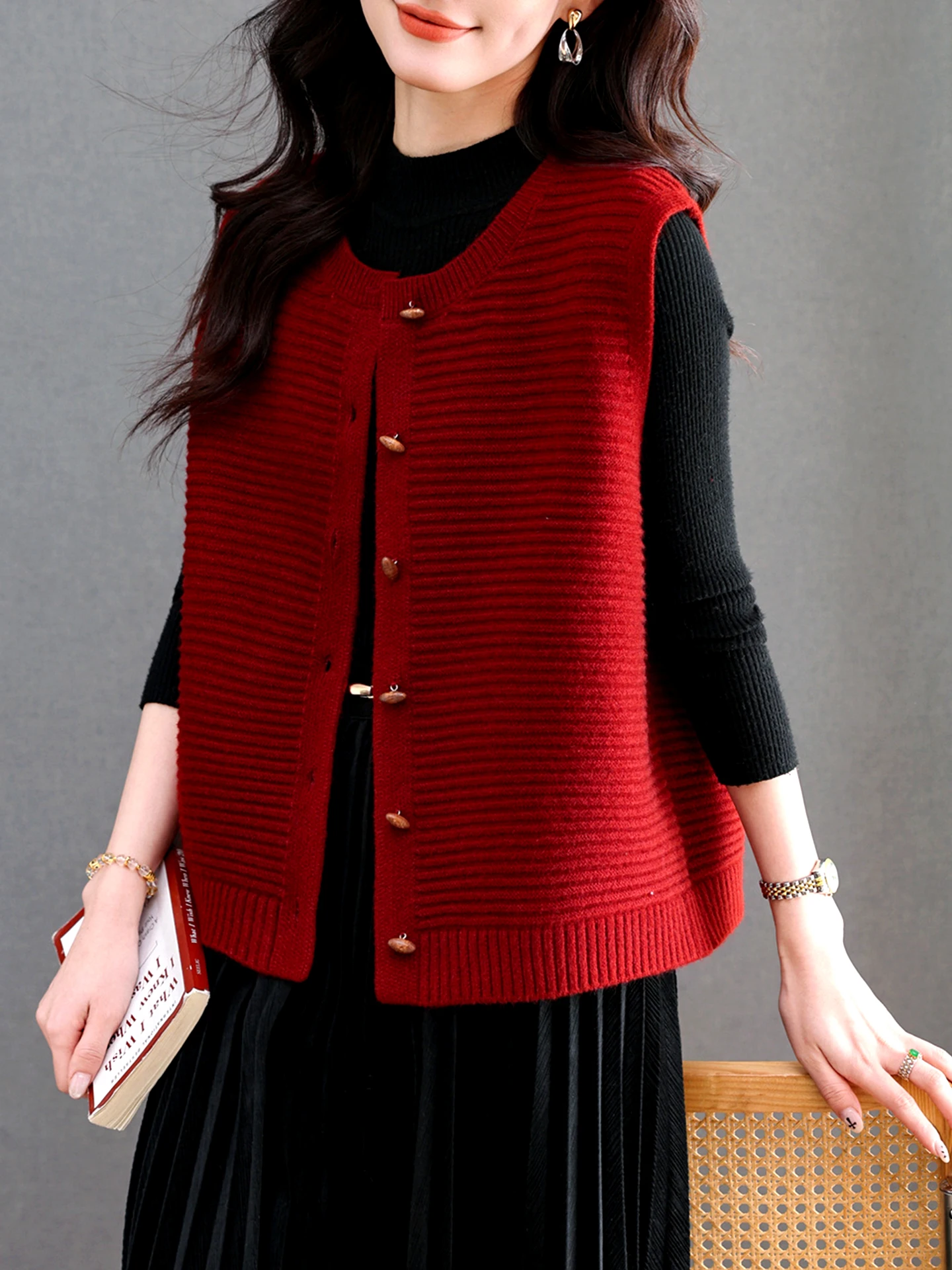 

Модный вязаный жилет для женщин, весенне-осенняя верхняя одежда, многослойный кардиган с подплечниками, короткий жакет с круглым вырезом на пуговицах