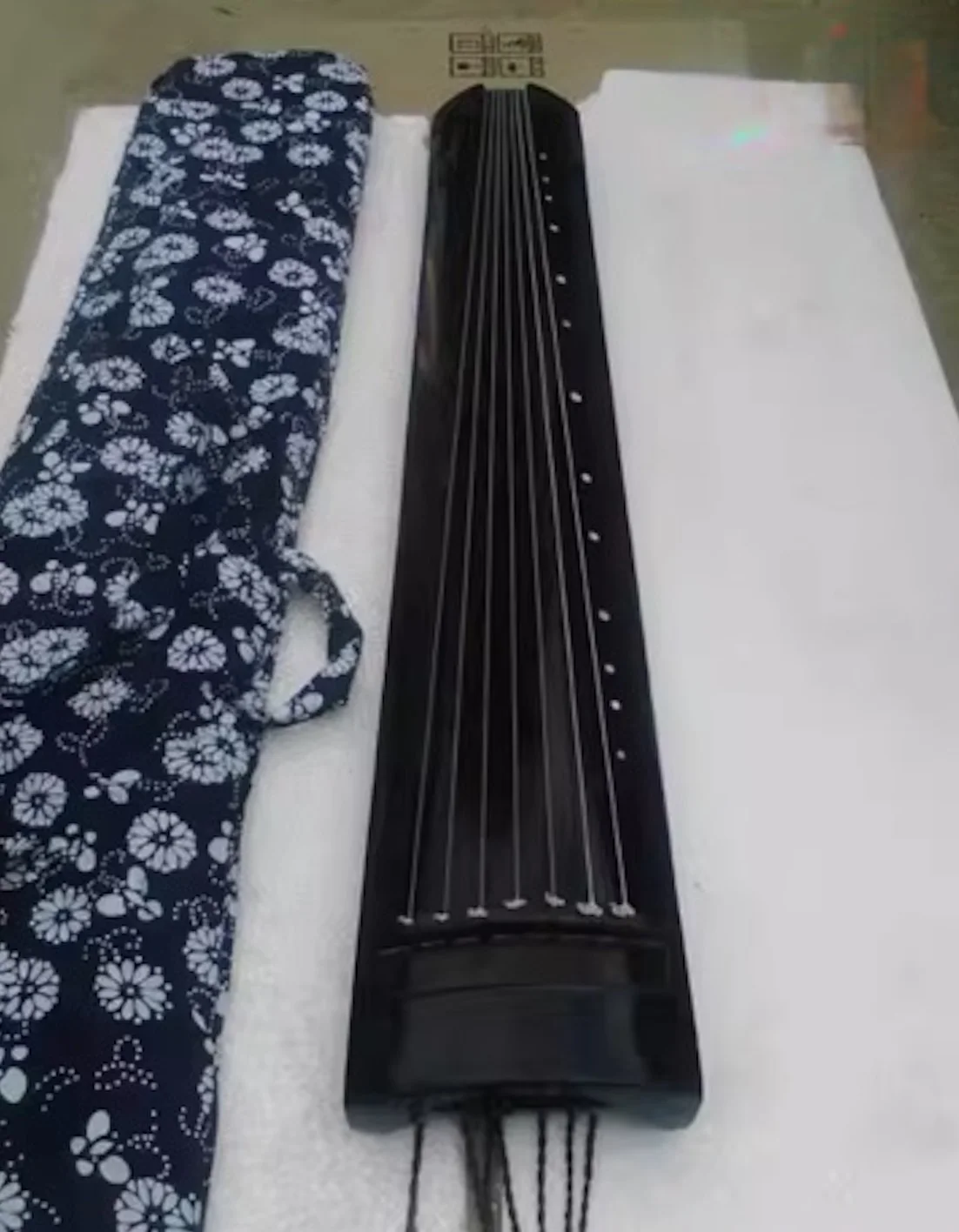 

Small guqin Knee guqin Positive sum formula Chinese stringed instruments