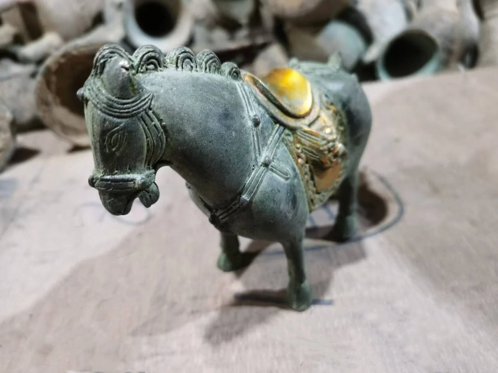 Old Bronze Be unearthed, Vintage China Collectible Copper Gilded warhorse Nice Art Work