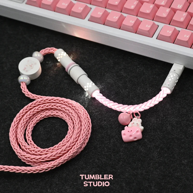 

Tumbler Studio Pink Bunny Theme, индивидуальный авиационный штекер, кабель для клавиатуры, монокристаллический медный блестящий для клавиатуры с магнитной осью