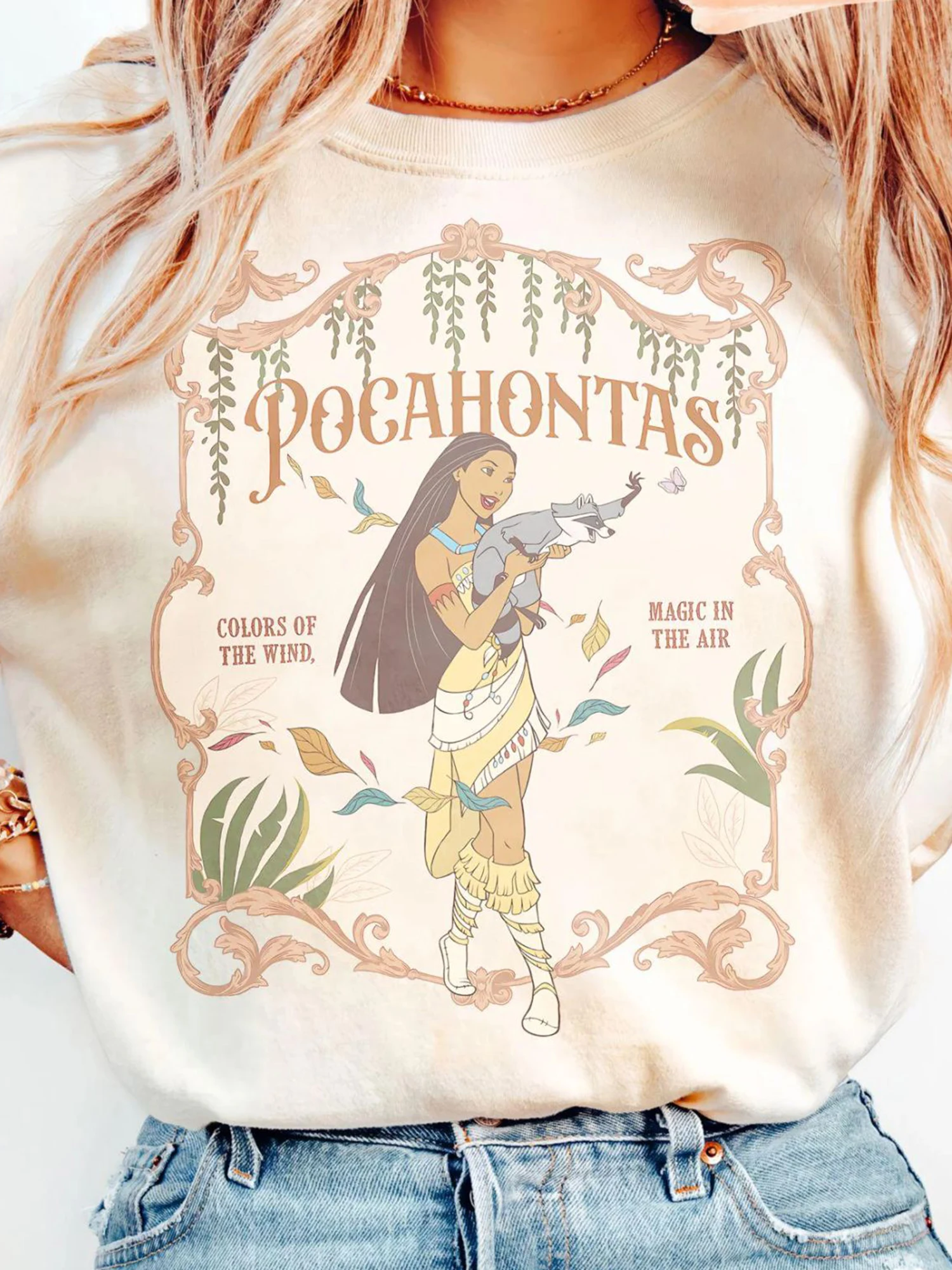 เสื้อยืดผู้หญิงไซส์ใหญ่ลายดิสนีย์ลิขสิทธิ์แท้ ลายวินเทจ โพคาฮอนตัส และ มิคุ - เสื้อยืดแขนสั้นลายกราฟิกเรโทรจากดิสนีย์อย่างเป็นทางการ