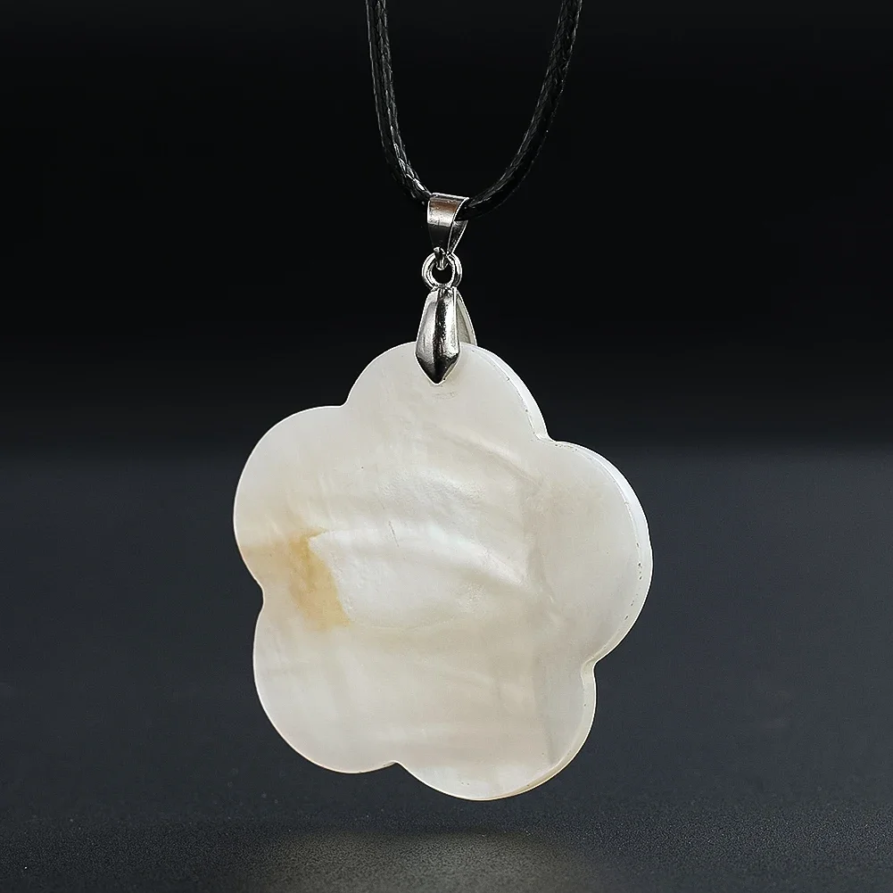 Collar con colgante de flor de ciruelo, concha de nácar blanca Natural, elegancia para mujer, Gargantilla colgante, dijes, joyería de cadena