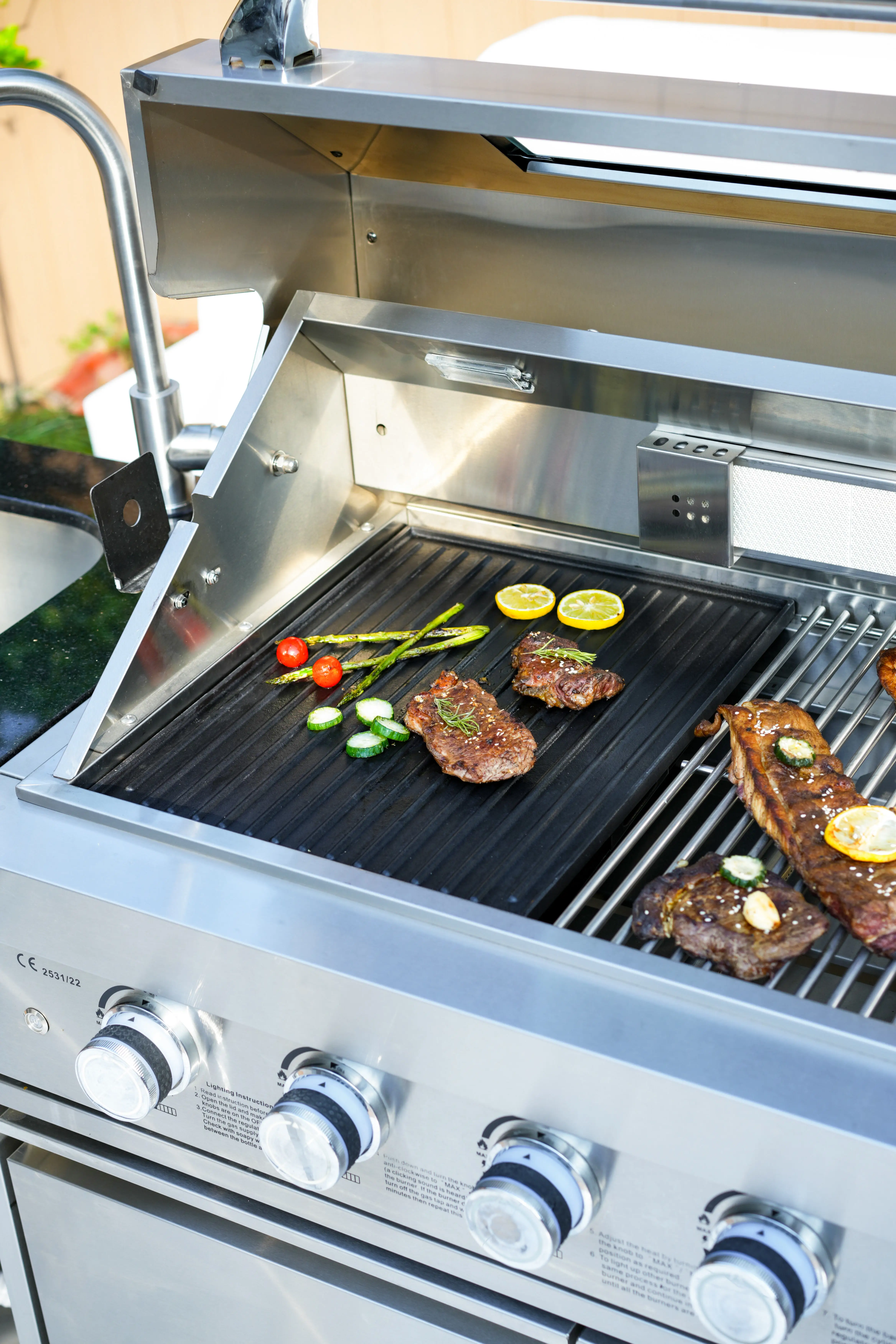 STLFO churrasquera de gas independiente para exteriores con quemador trasero infrarrojo y mesa auxiliar para entretenimiento al aire libre