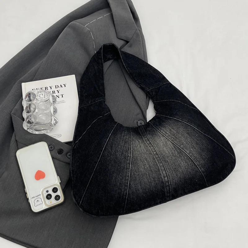 حقيبة كتف نسائية كاجوال من قماش الدنيم المرقعة بتصميم مخطط: خفيفة الوزن، سعة كبيرة مع سحاب للإغلاق للاستخدام اليومي