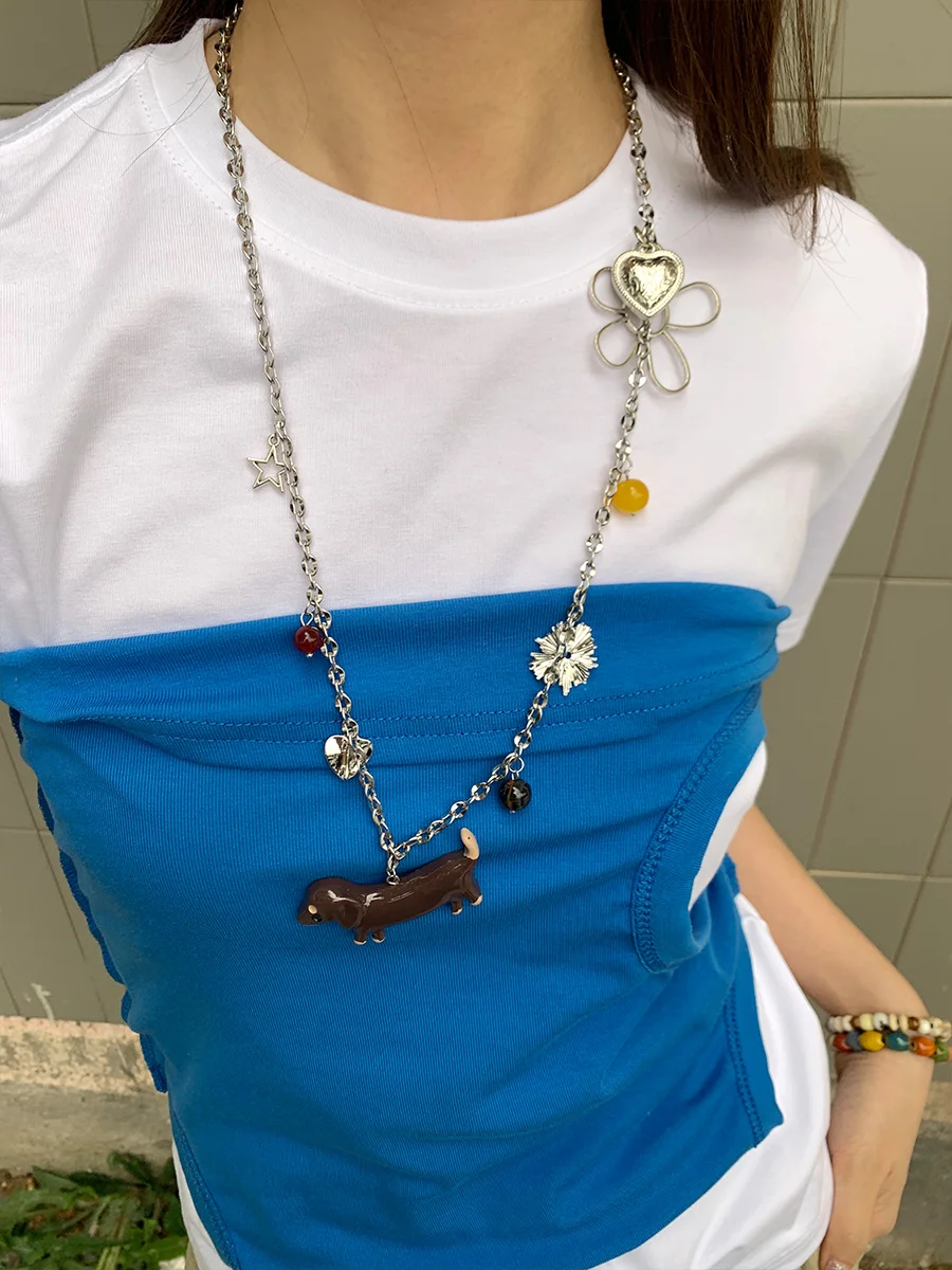 オリジナルデザインの花ソーセージ犬ウエストチェーン女性のためのニッチハイエンドロングペンダントネックレスとベルト