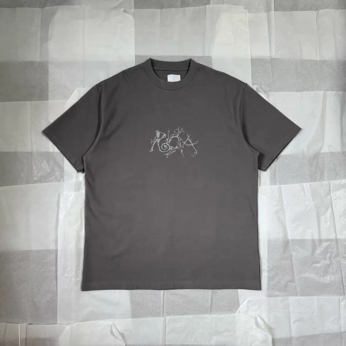 

Roa Hiking Gray Graphic Boxy Artist Washed Old Fading Short Sleeve T-Shirt