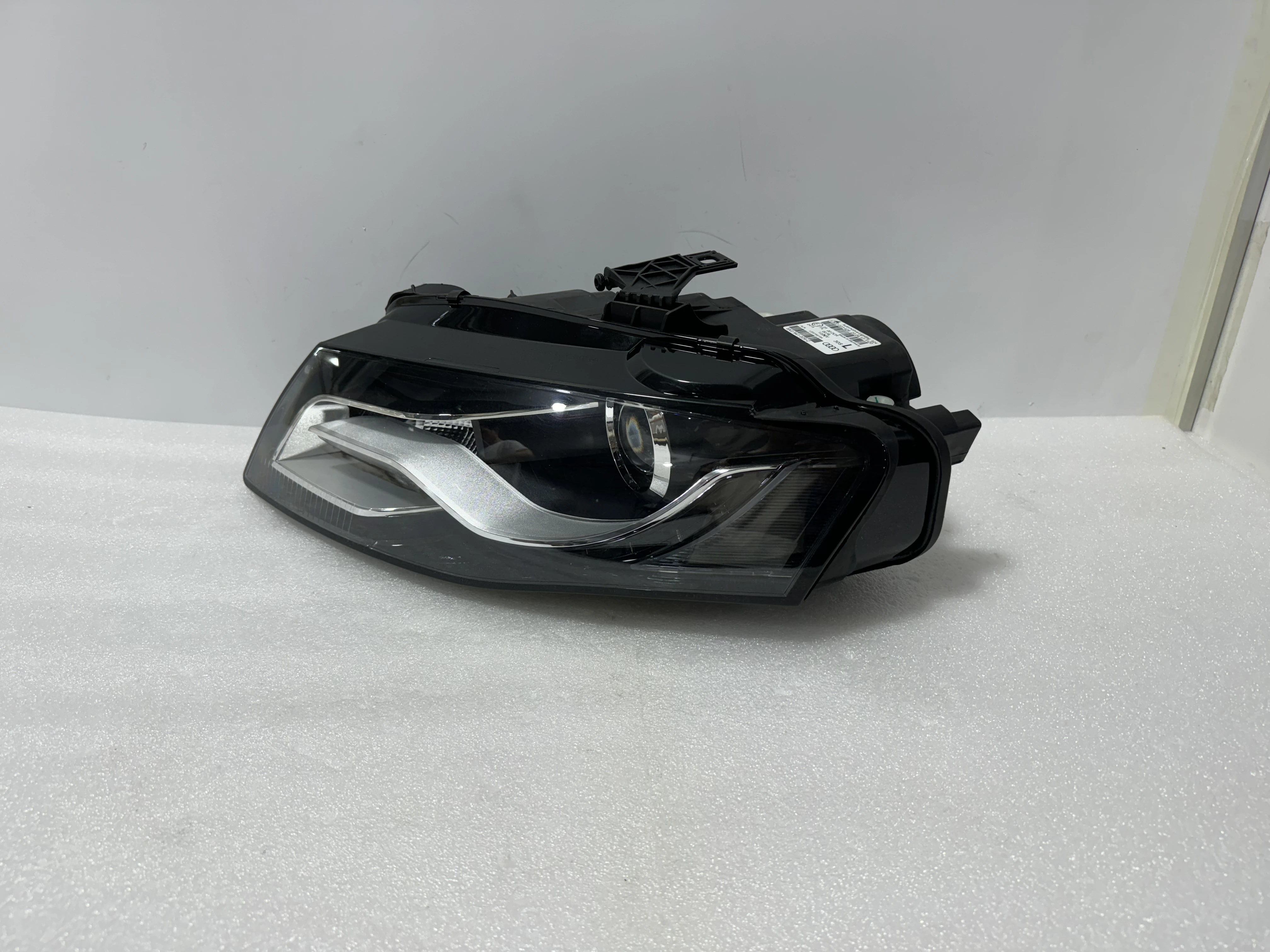 High quality headlights suitable for Audi A4 B8 hernia headlights 2009-2011 lighting system A4 hernia headlights