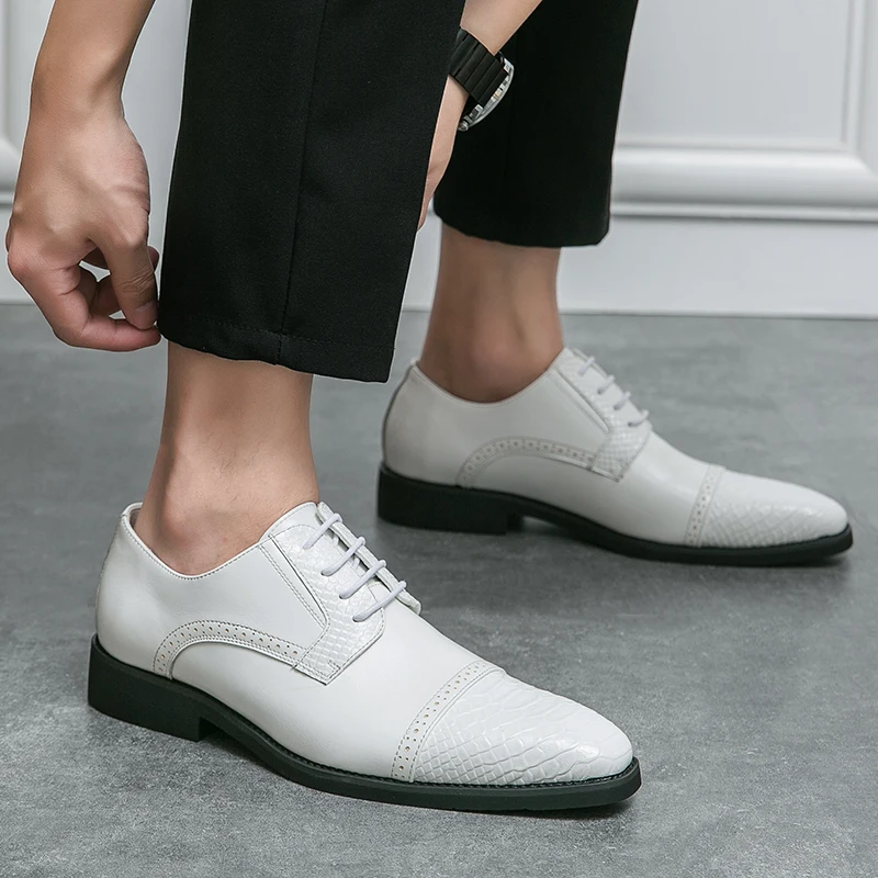 Sapato formal masculino de muda dourada, oxfords de couro branco, sapatilha casual, calçado de festa, moda casamento