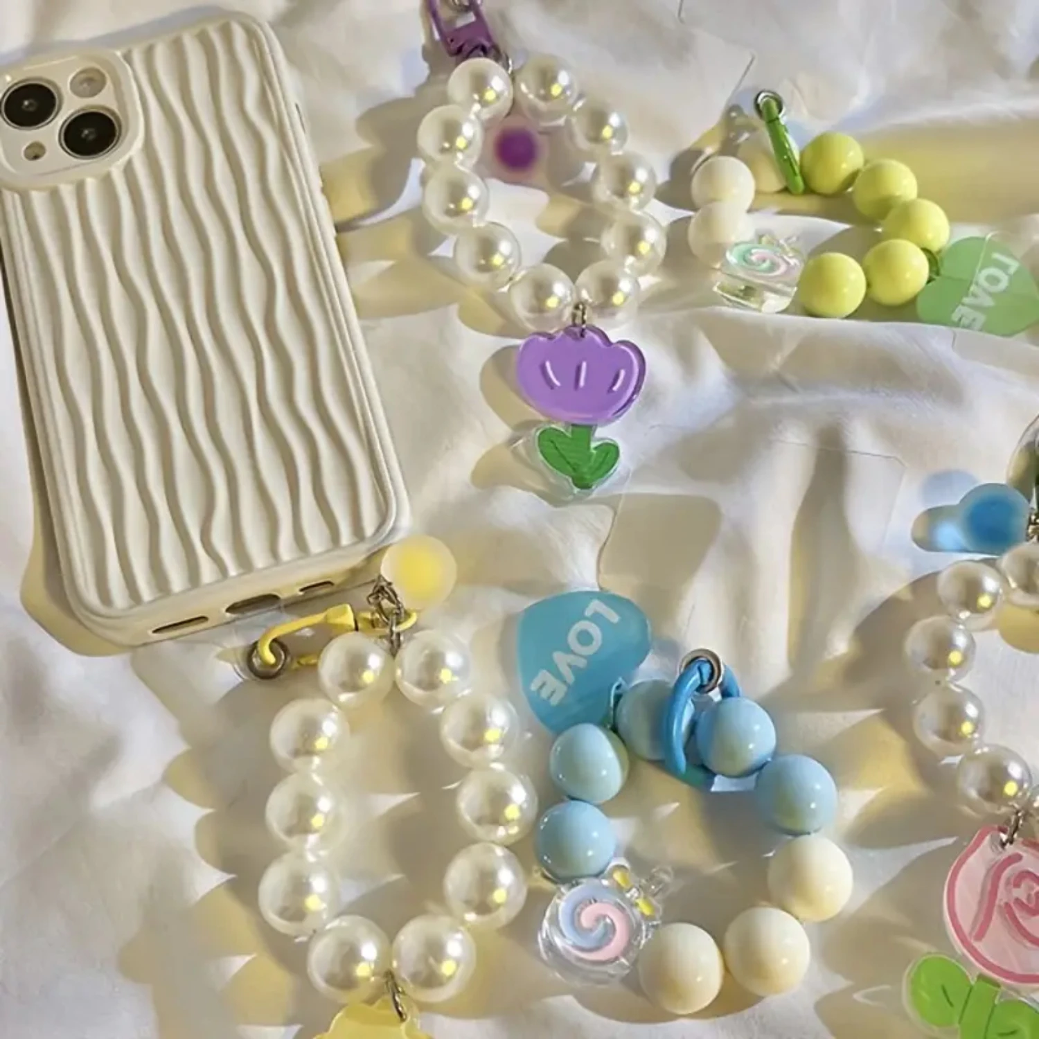 

Flower Fresh Bracelet Phone Case Beaded Pendant Anti-Lost Women