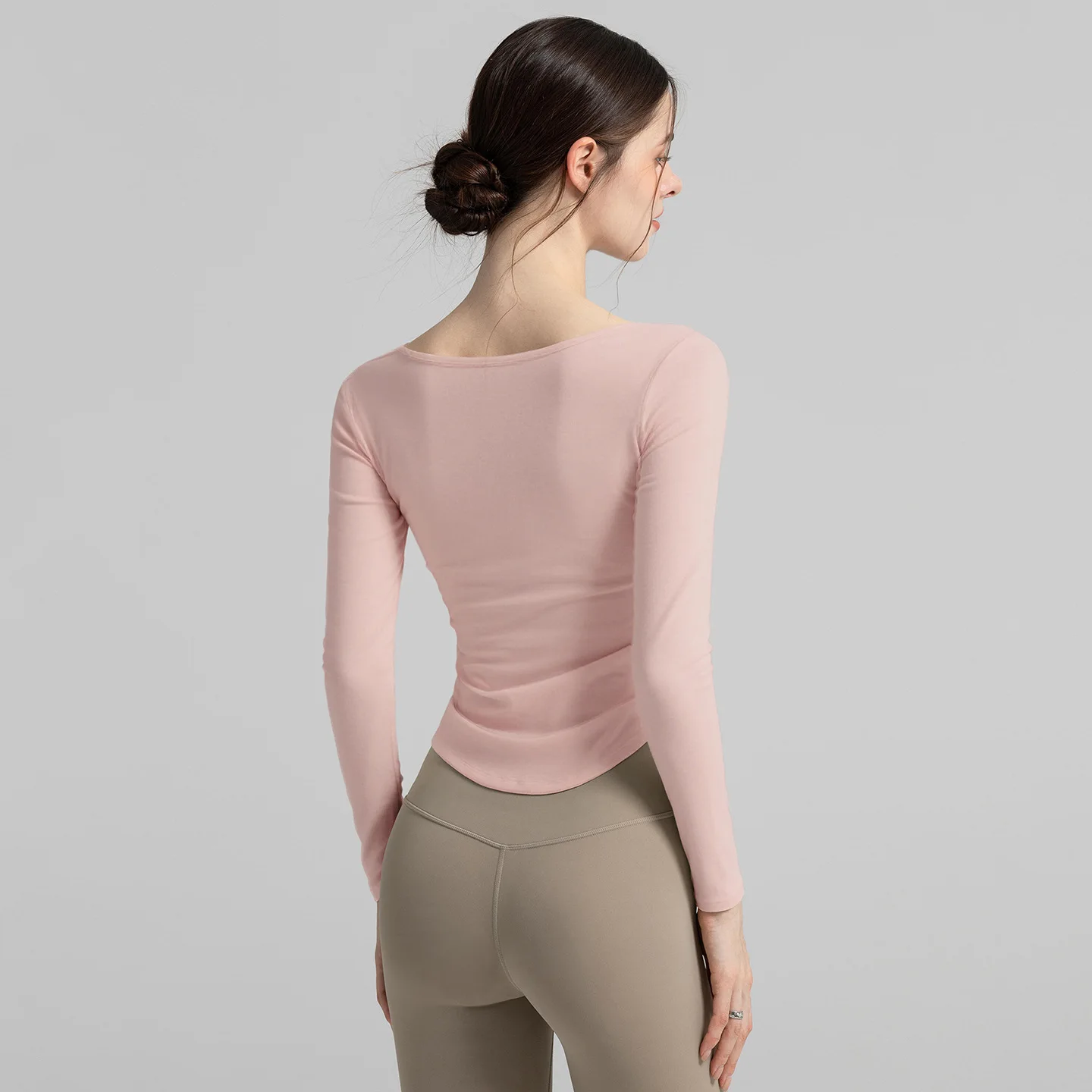 قميص يوجا نسائي من PMWRUN برقبة على شكل حرف V وأكمام طويلة، مريح ومتين للرطوبة - فتل لممارسة اليوجا اليومية