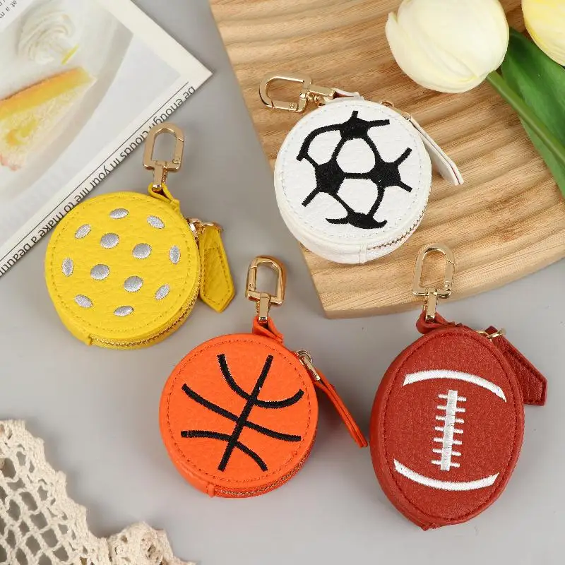 Niedliche Mini-Münztasche aus PU-Leder mit Schlüsselanhänger, kreativer Fußball, Basketball, Rugby-förmiger Schlüsselanhänger, Kopfhörer-Aufbewahrungstasche, Anhänger