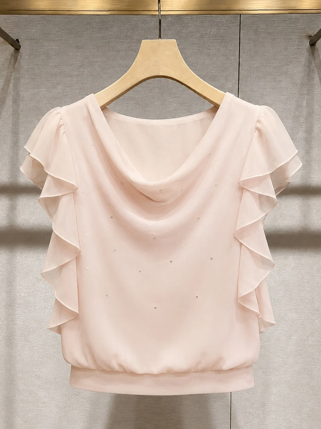 

Slimming Chic Summer Shirt with Pleated Collar And Short Sleeves Korean Style Straight Cut Silk Top Fashionable And Elegant