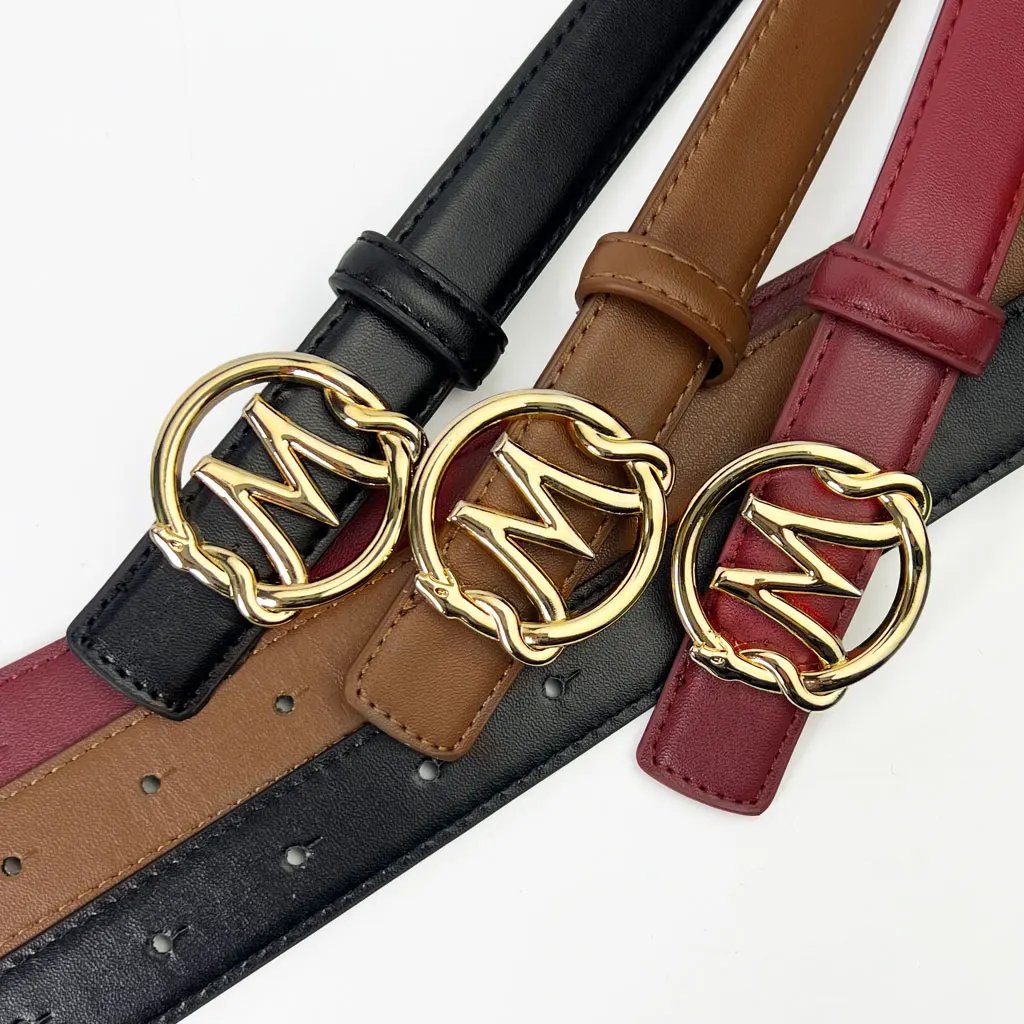 حزام نسائي من البولي يوريثان بلون سادة مع زخرفة ذهبية 'M'، لهجة عصرية للجينز والسراويل القصيرة، متعدد الاستخدامات لأي مناسبة