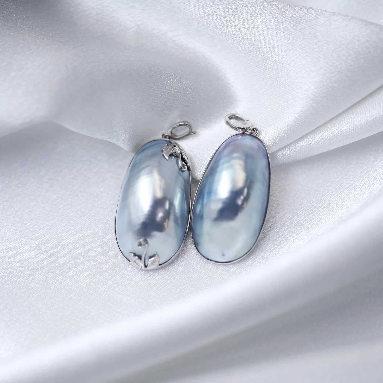 

Изысканный кулон с кабошоном из морского синего жемчуга Mabe, суперглянцевый, зеркально-синий, инкрустированный 18-каратным золотом, ювелирное украшение, подарок для женщины