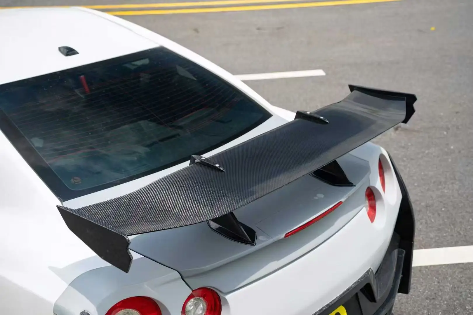 Alerón trasero de fibra de carbono seca para Nissan R35 GT-R, alerón de maletero. Todo el contenido se basa en registros de chat con clientes.