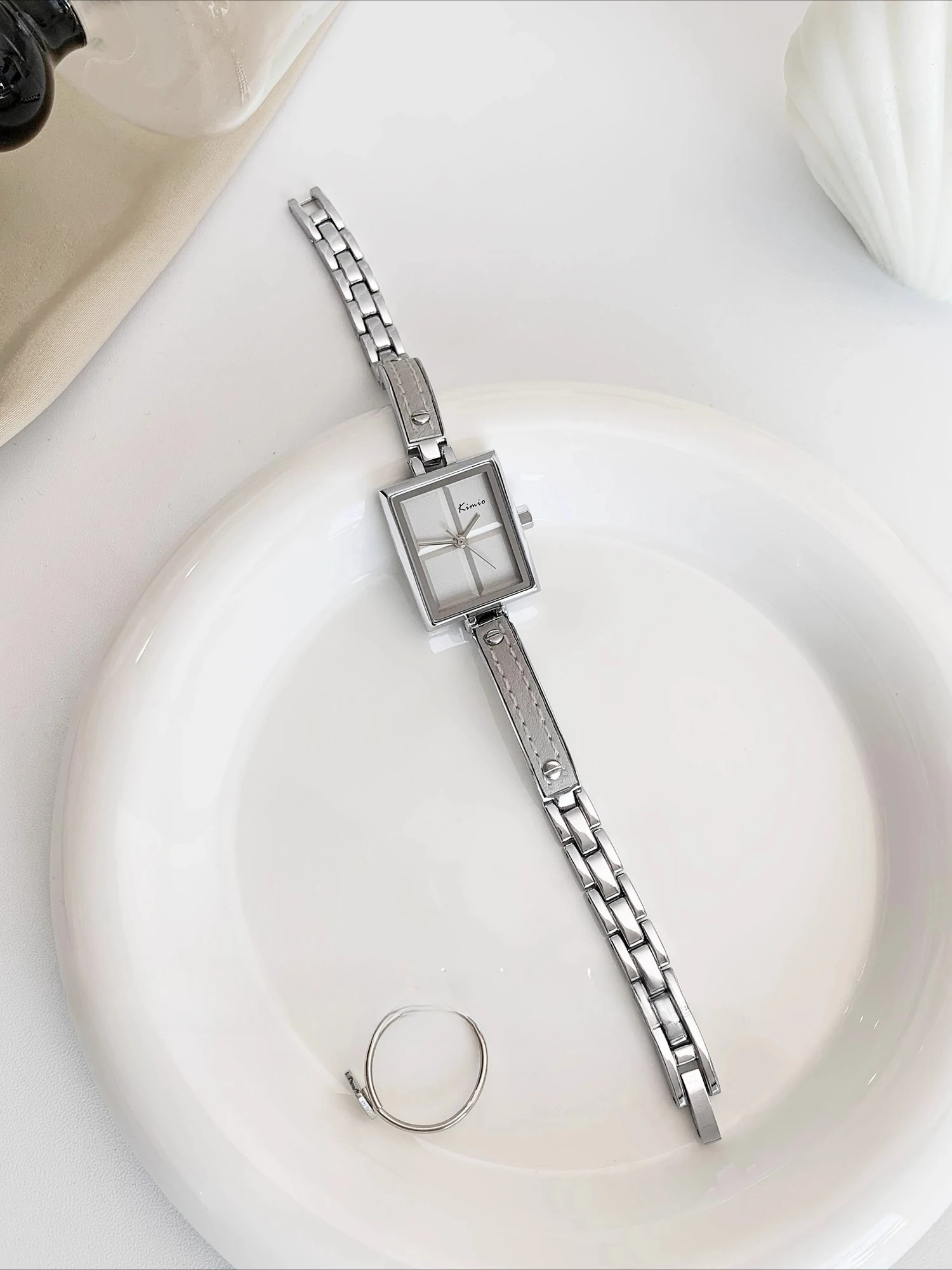 ساعة نسائية فاخرة بسوار مربع، نمط مربع صغير، نمط الطالب، وصول جديد 2026، اختيار راقي #1