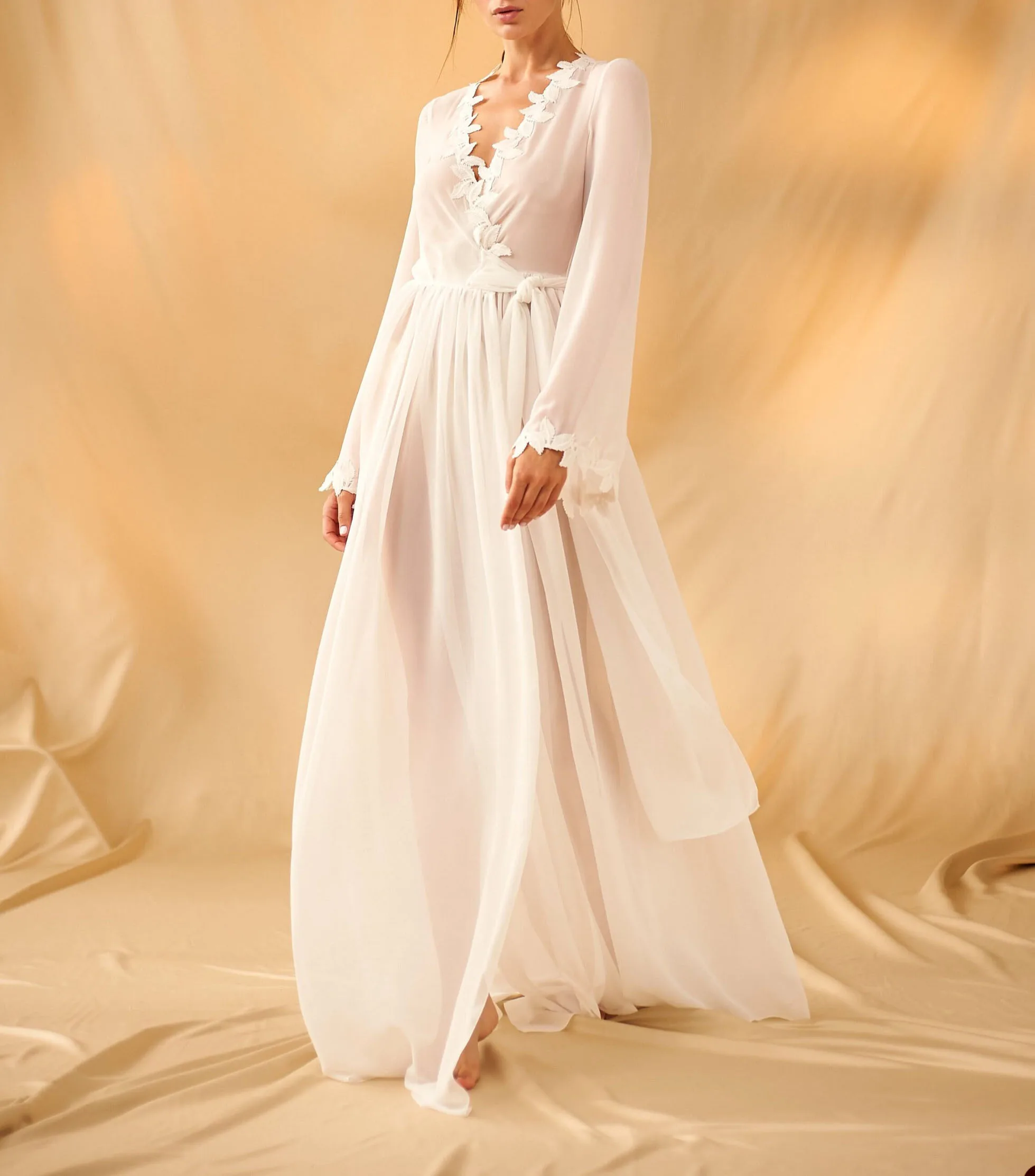 Gaun pernikahan pantai seksi Tulle garis A gaun pengantin ilusi Ruched Cap lengan gaun pengantin Applique Deep V-Neck menyapu kereta jubah De Vestido