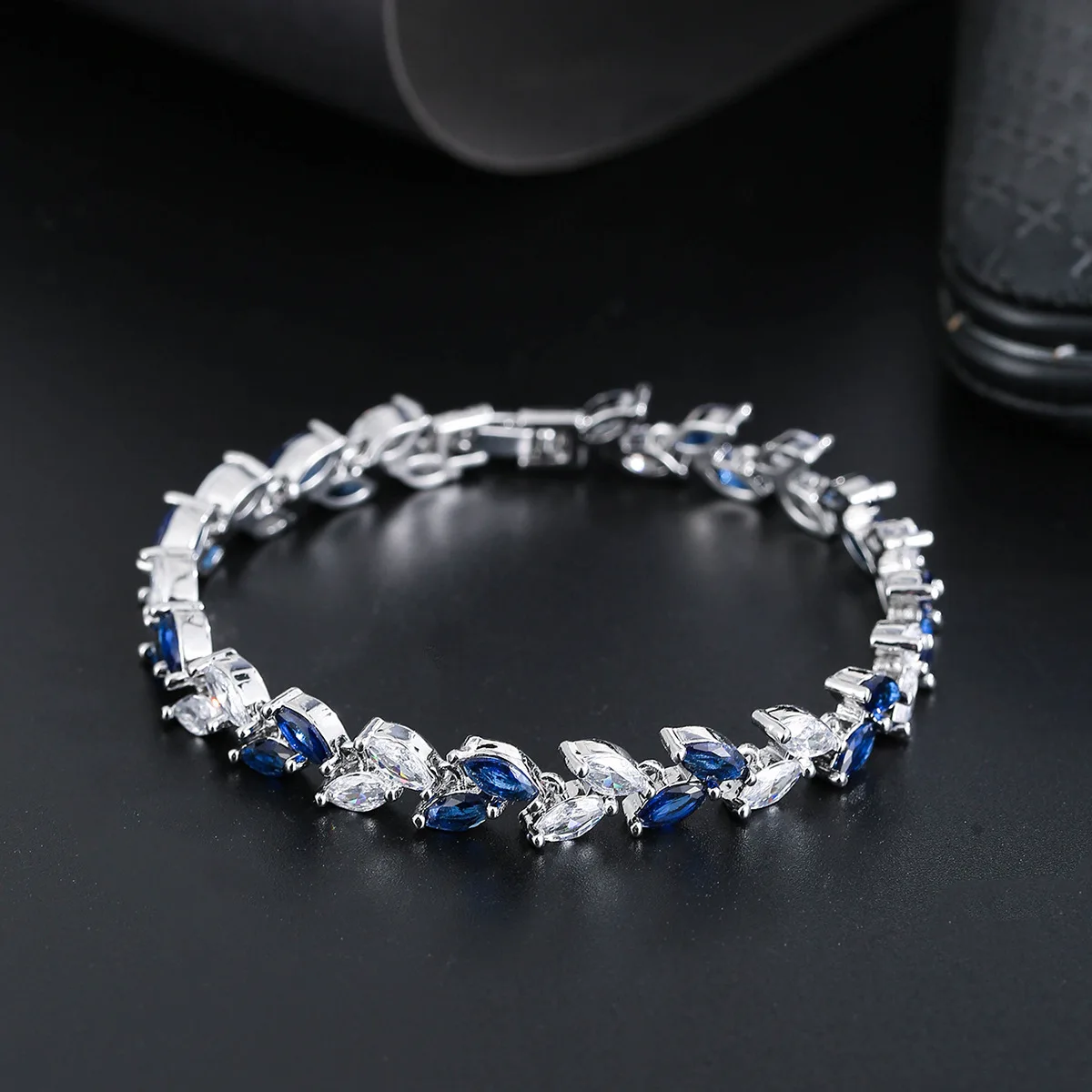 The new geometric oval color treasure crystal zirconia bracelet light luxury exquisite personality hundred hand ornaments