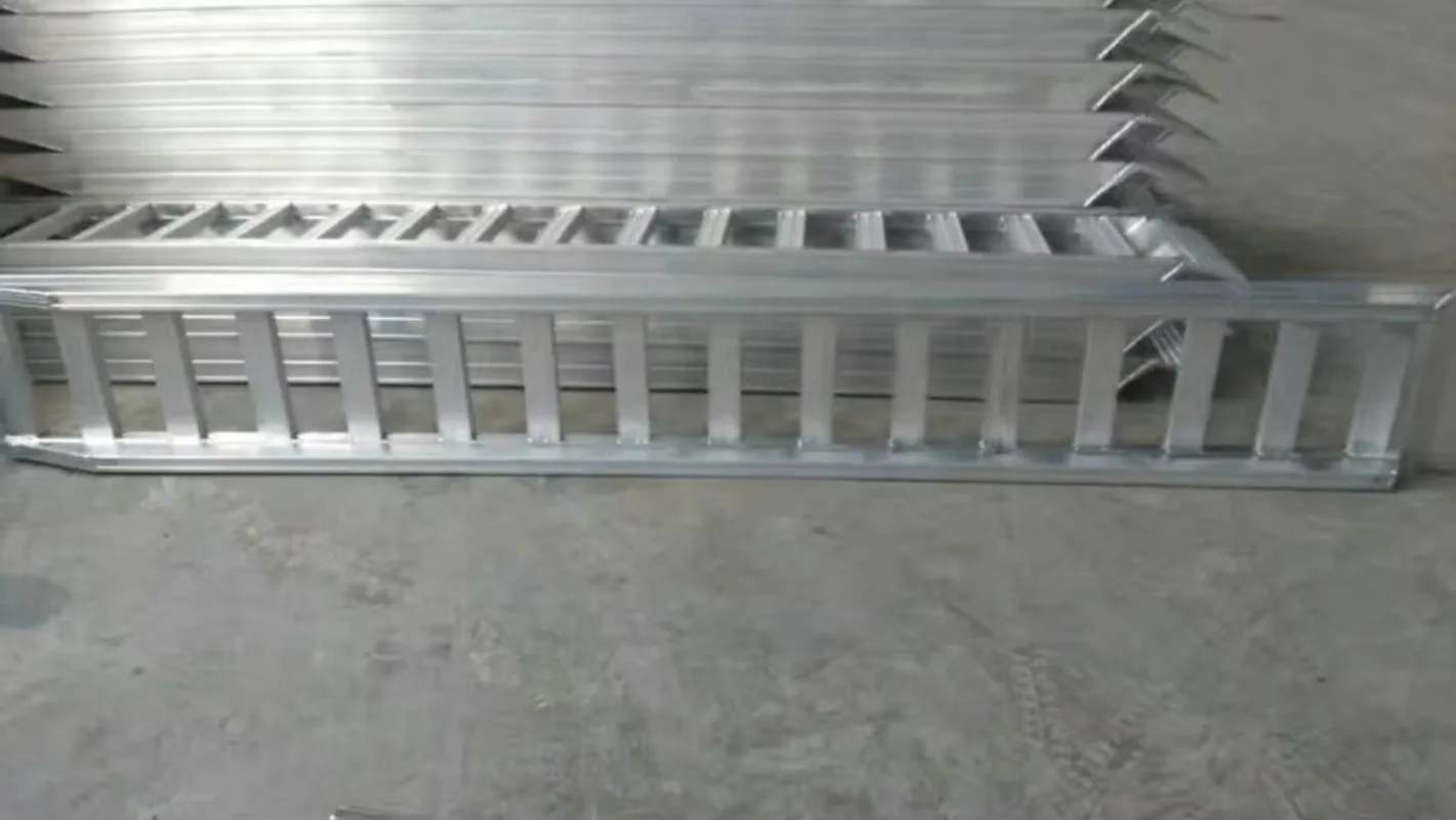 Aluminum loading dock ramps