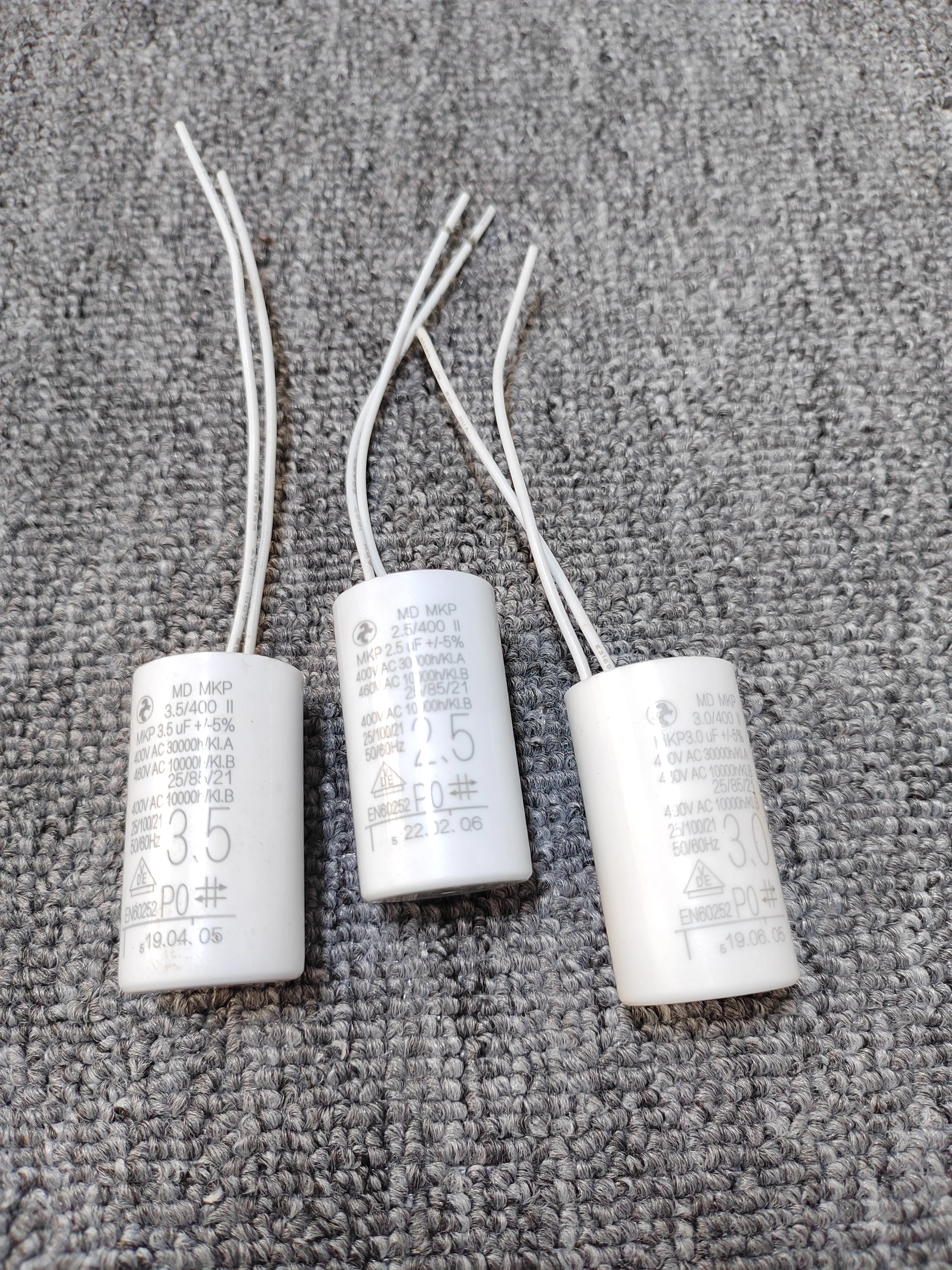 2PCS Original German 1uf, 2uf, 2.5uf, 3uf, 3.5uf 400V wall-hung boiler water pump motor operation stepless capacitor 25*45MM