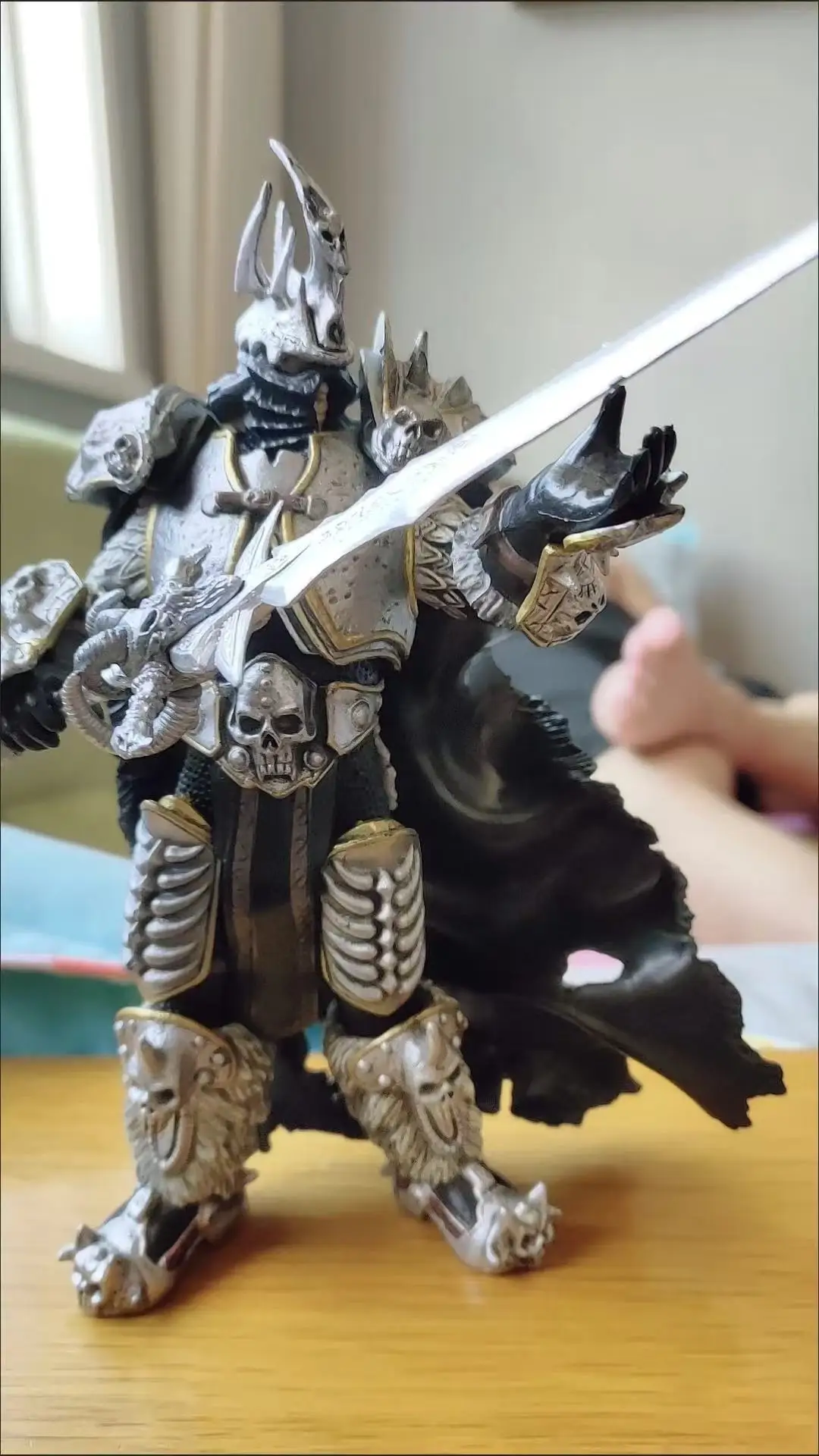 

18cm Game WOW Character Fall of the Lich King Arthas Menethil Action figure PVC statue Table decor Collectible Model kids gift