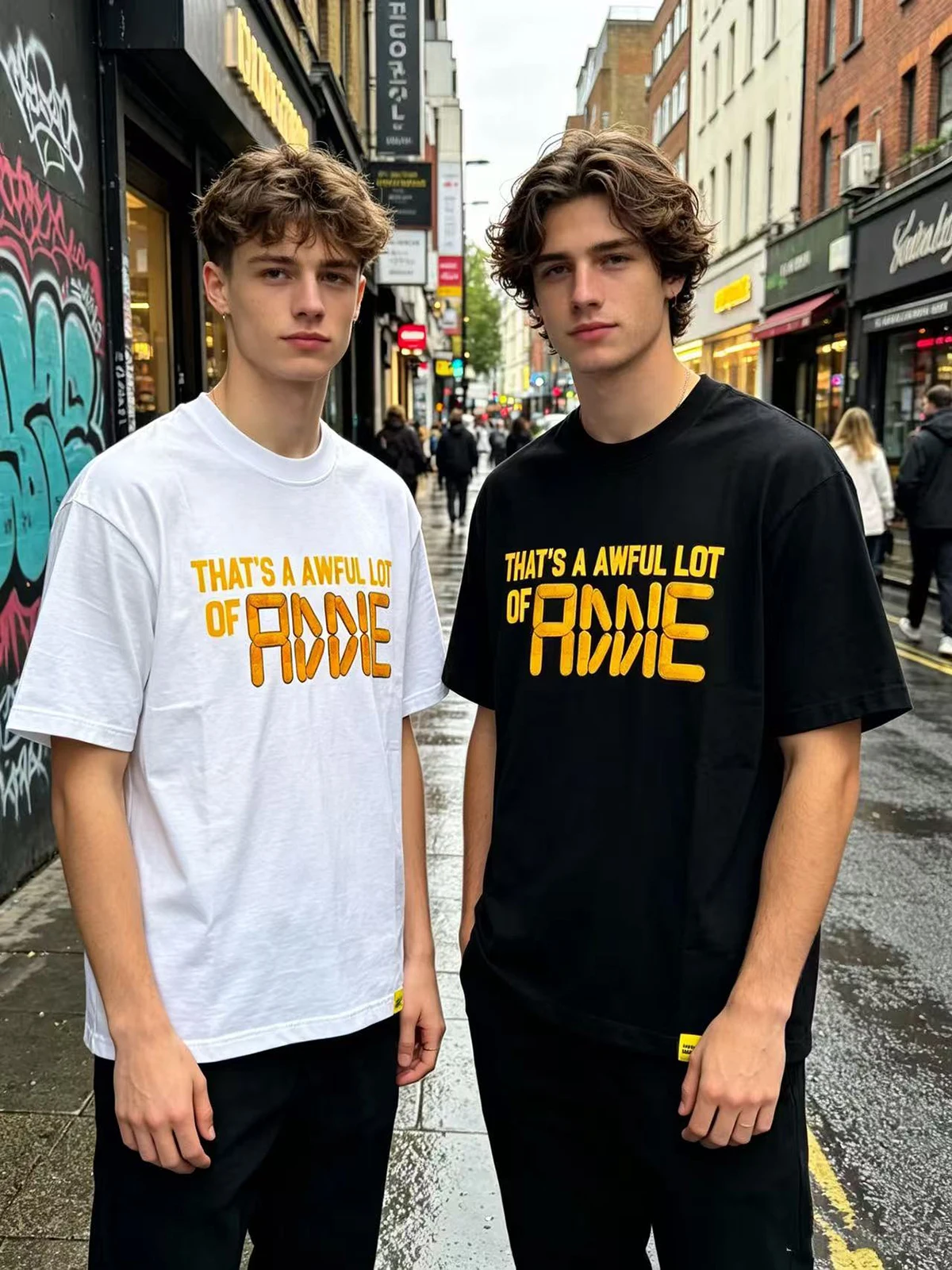 Gelber Buchstabendruck Weiß-Schwarze Kurzarm-T-Shirts für Männer und Frauen Rundhals-Streetwear Baumwolle Lockeres T-Shirt Übergroß – Detail 2