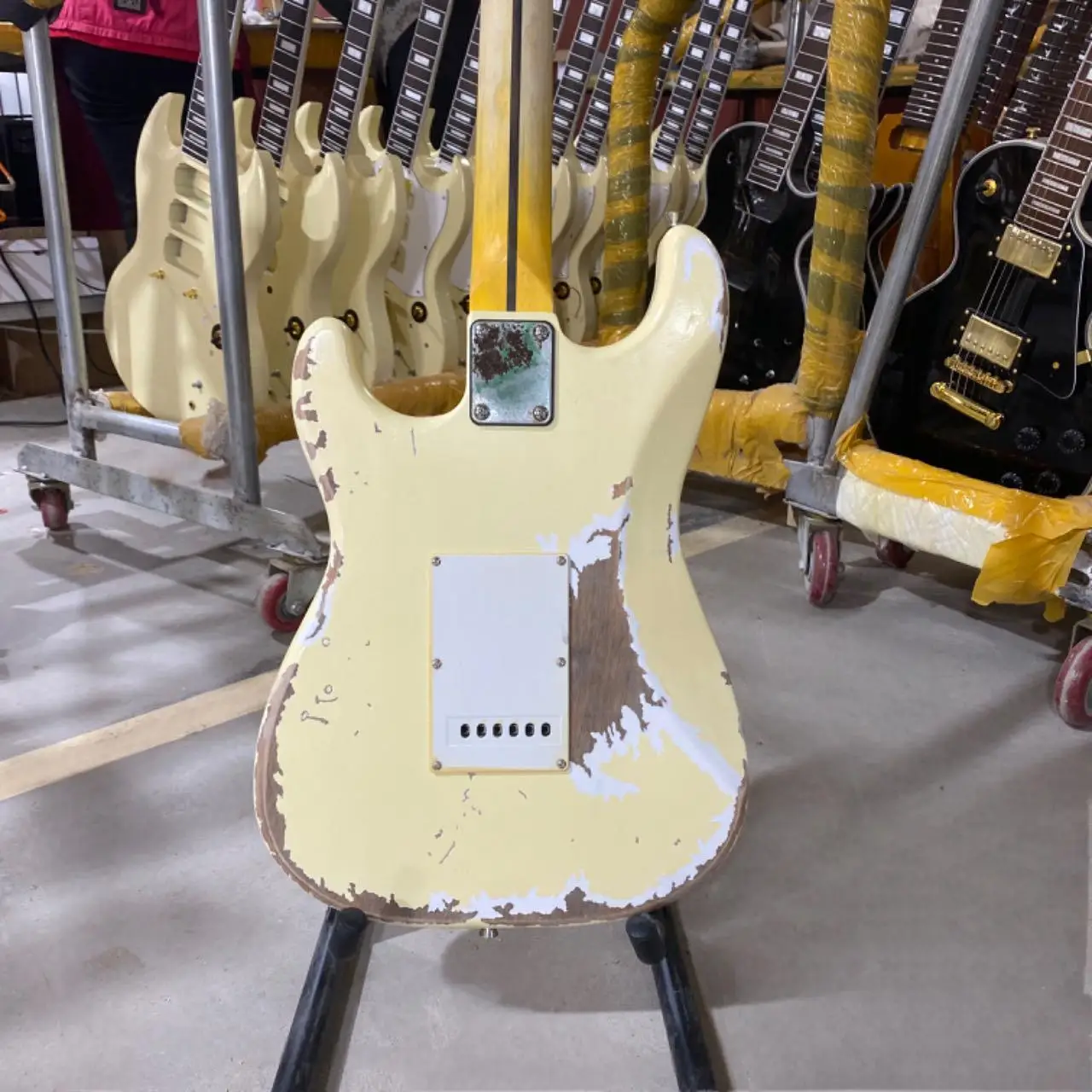 Hot Sale Fen Milk Yellow ST Electric Guitar Maple Fingerboard Alder Wood Body 21 Tone Position Good Timbre High Quality