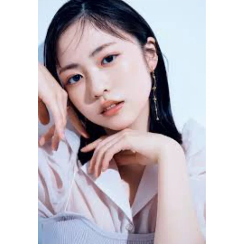 

Triangle 02 Hinatazaka 46 Shiyoko Shogen Zhengyuan Siyangzi Kodansha 9784065347737 Book