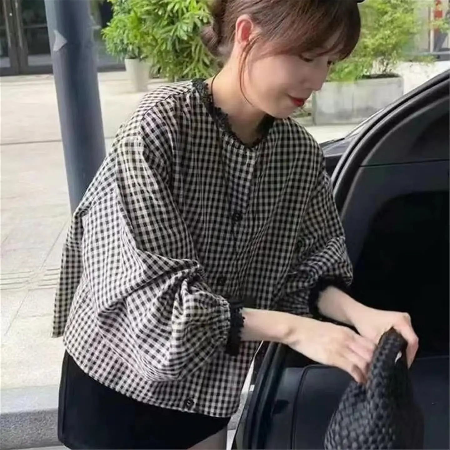 

Свободная женская блузка Cheered irt в Корейском стиле в стиле пэчворк на пуговицах, ранняя весна, модная женская блузка с кружевной отделкой